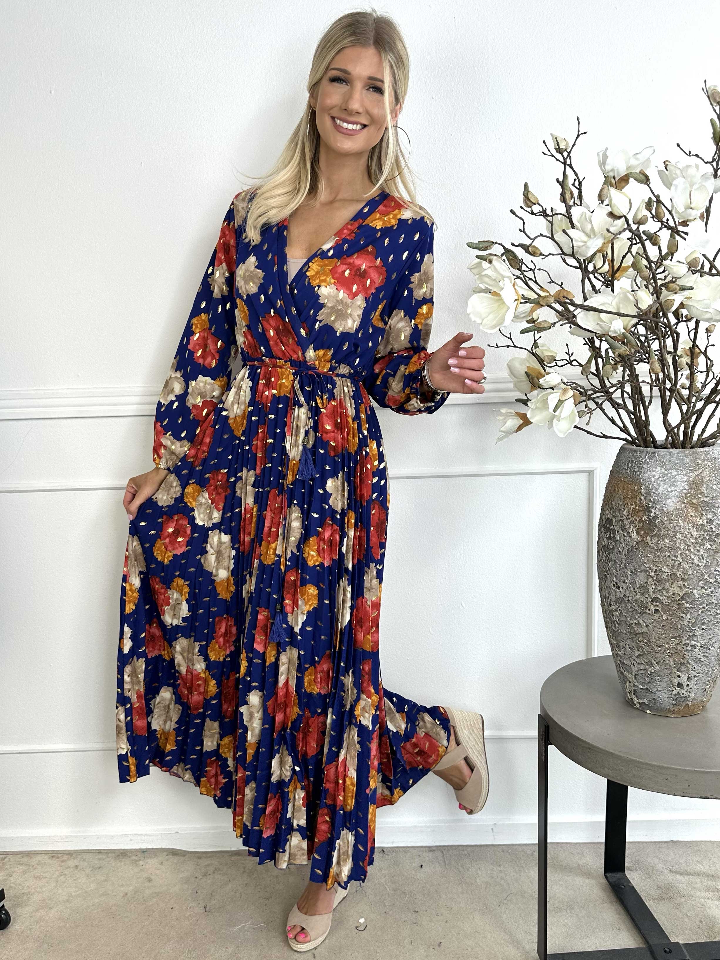 Malin - Blommig maxiklänning med veckad kjol